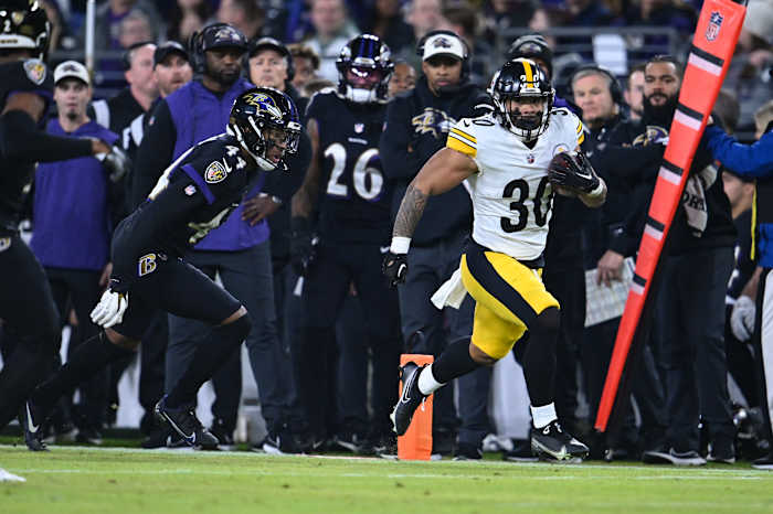 Jaylen Warren runs down the sideline for the Steelers against the Ravens